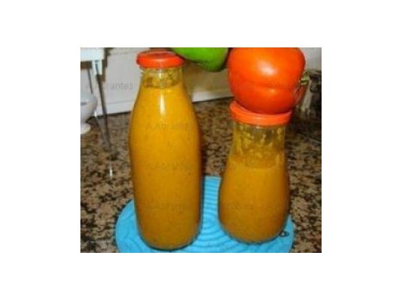 Molho de tomate e pimento verde