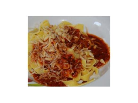 Tagliatelli com Molho de Pinhões