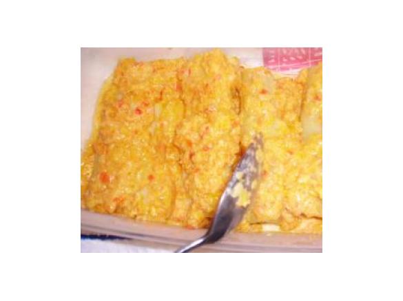 Cannelloni com carne picada e molho de vegetais