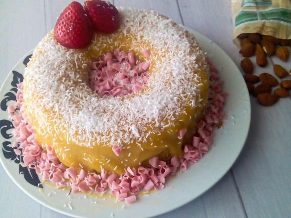 Bolo amêndoa e cenoura coberto com doce de ovo  (cozido na varoma)