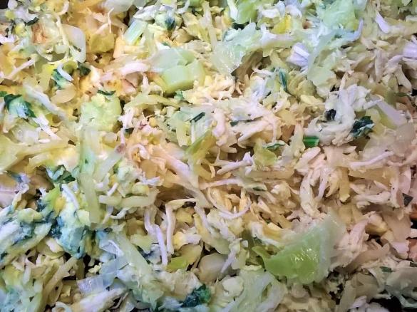 Frango à brás com alho-francês