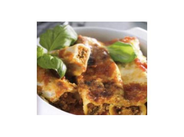 Cannellone com carne picada e molho de tomate