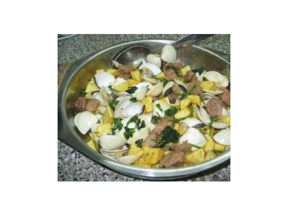 Carne de porco à alentejana