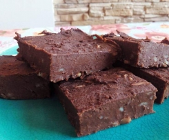 Bolo de chocolate cru com amendoa