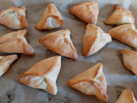 Sfiha (pao recheado de carne de origem árabe)