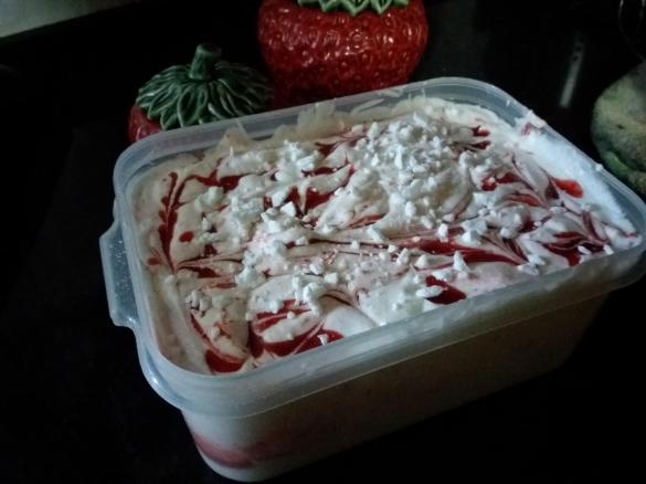 Gelado de morango e suspiros