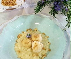 Risotto de alecrim com vieiras e pinhões