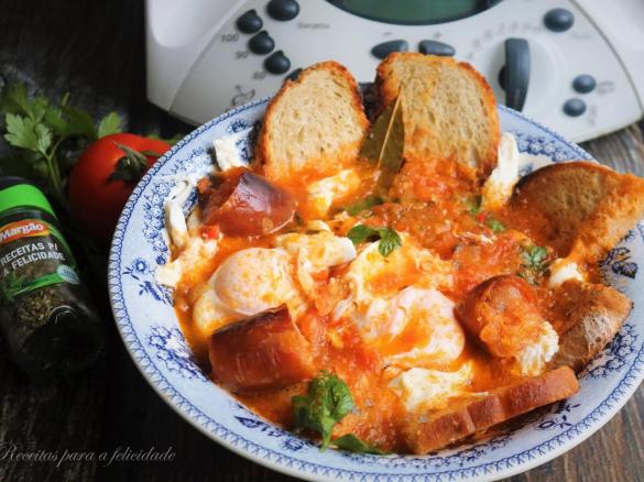 Sopas de Tomate com Ovos Escalfados e Oregãos