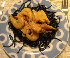 Esparguete  preto com camarão e salmão