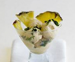 Lâminas de abacaxi com gelado de coco