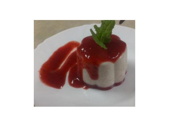 Panacota com coulis de morango