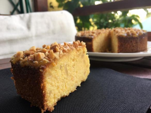Bolo de Polenta, Laranja e Amendoa