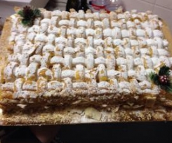 Entrançado ou Entrelaçado folhado com recheio de ovos moles