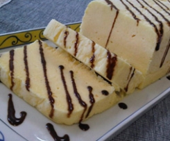 Gelado de laranja com molho de chocolate