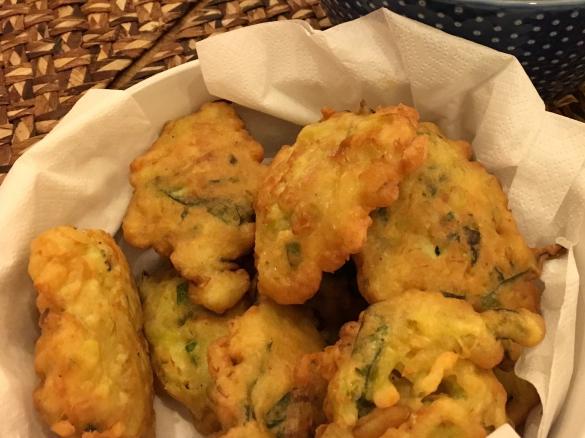 Pataniscas de alho francês e couve (sem glutén)