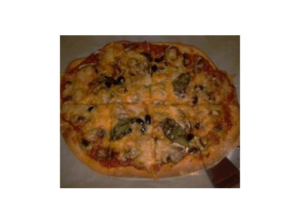 Piza de Cogumelos, Azeitonas e Manjericão (com molho de tomate caseiro)