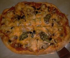 Piza de Cogumelos, Azeitonas e Manjericão (com molho de tomate caseiro)