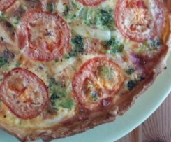 Quiche de fiambre, cogumelos e bróculos