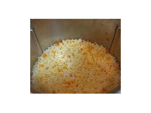 Arroz com refugado no copo