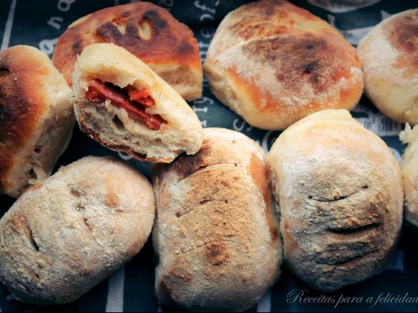 Pão com Chouriço e Manteiga com Salsa e Alho