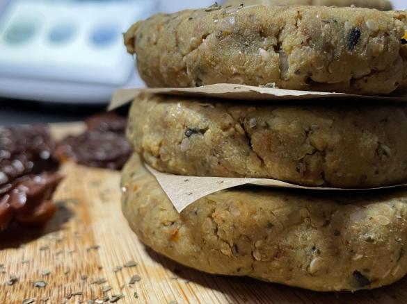 Hamburgeres de Feijão Frade e Tomate Seco