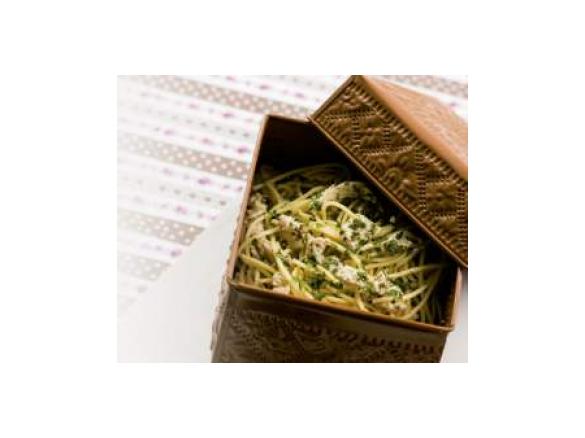 Esparguete com perú, limão e coentros