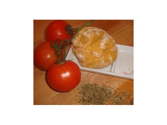 Pão de tomate com sardinha