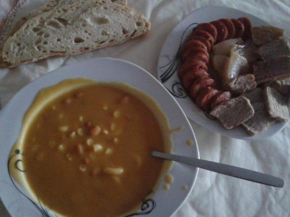 SOPA DE FEIJÃO C/ MASSA E ENTALADOS 