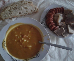 SOPA DE FEIJÃO C/ MASSA E ENTALADOS 