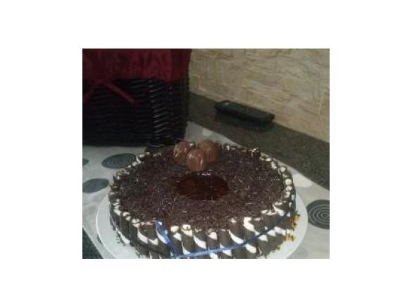 bolo de chocolate com coberturs humida