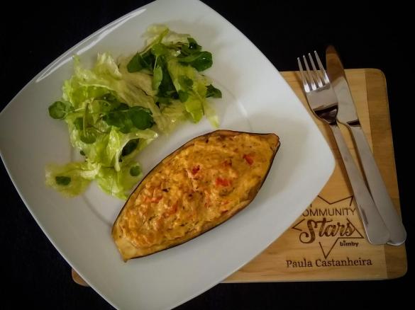 Beringela recheada com atum