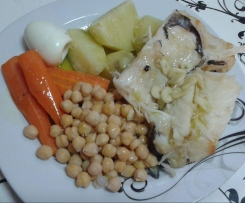 BACALHAU COZIDO E ACOMPANHATES 