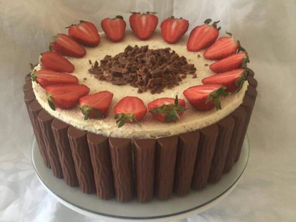 Bolo Yogurette/ Bolo de chocolate-iogurte-morango