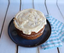 Bolo de Cenoura e Noz com Cobertura de Queijo Creme
