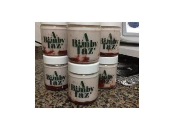 Iogurtes de Gelatina com calda de morango