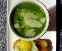 Shot de espinafre com tosta de cordoniz