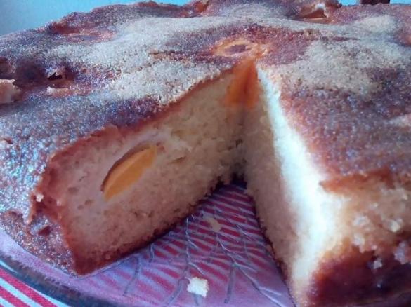 Bolo húmido de pêssego