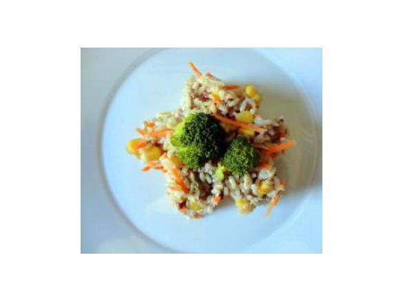Arroz integral com atum e legumes