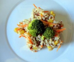 Arroz integral com atum e legumes