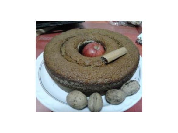 BOLO DE MAÇÃ COM CANELA E NOZES