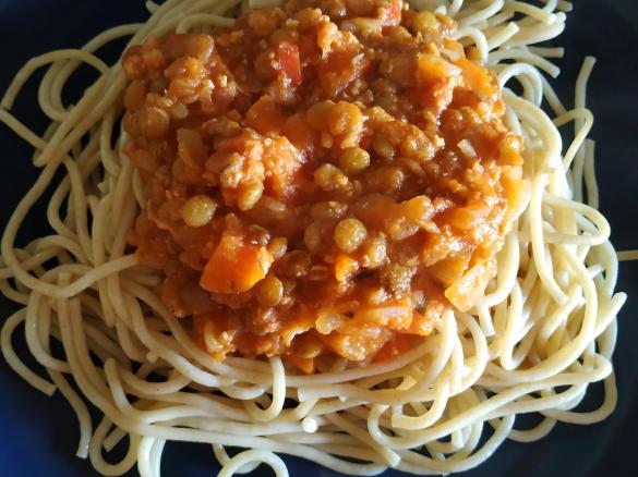 Bolonhesa de lentilhas e carne de porco