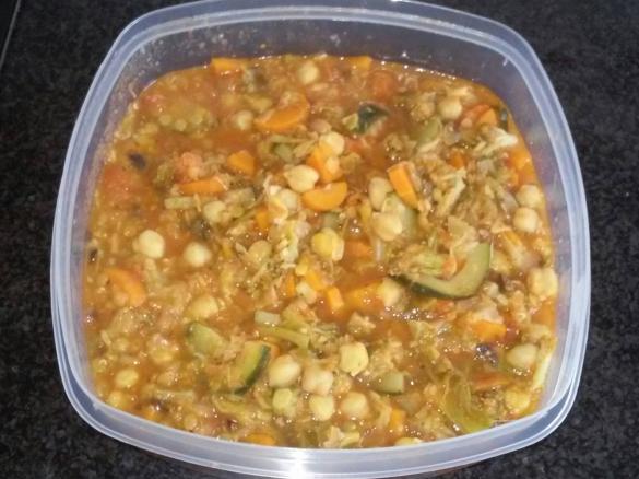 Guisado vegetariano de legumes e grão