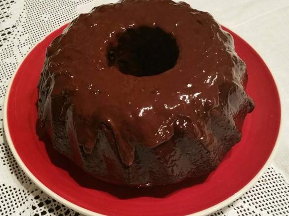 BOLO DE BETERRABA E CHOCOLATE