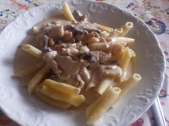 Massa com delícia e camarões