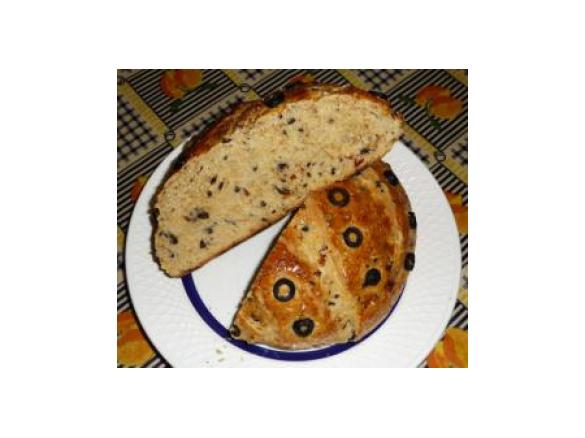 Pão de tomate seco ao  sol e azeitonas