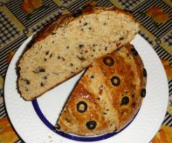 Pão de tomate seco ao  sol e azeitonas