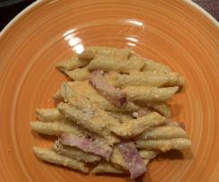 Massa com Bacon e Molho de Queijo (com legumes escondidos)