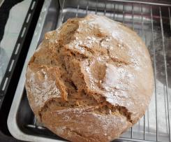 Pão caseiro com farinha de alfarroba e farinha de sementes