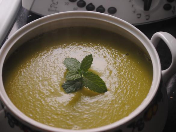 Sopa de alface ( Livro de receitas base da Bimby)