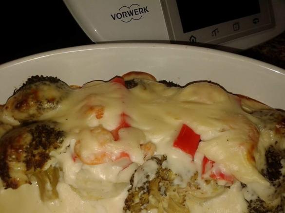Pescada gratinada com camarão e delicias do mar